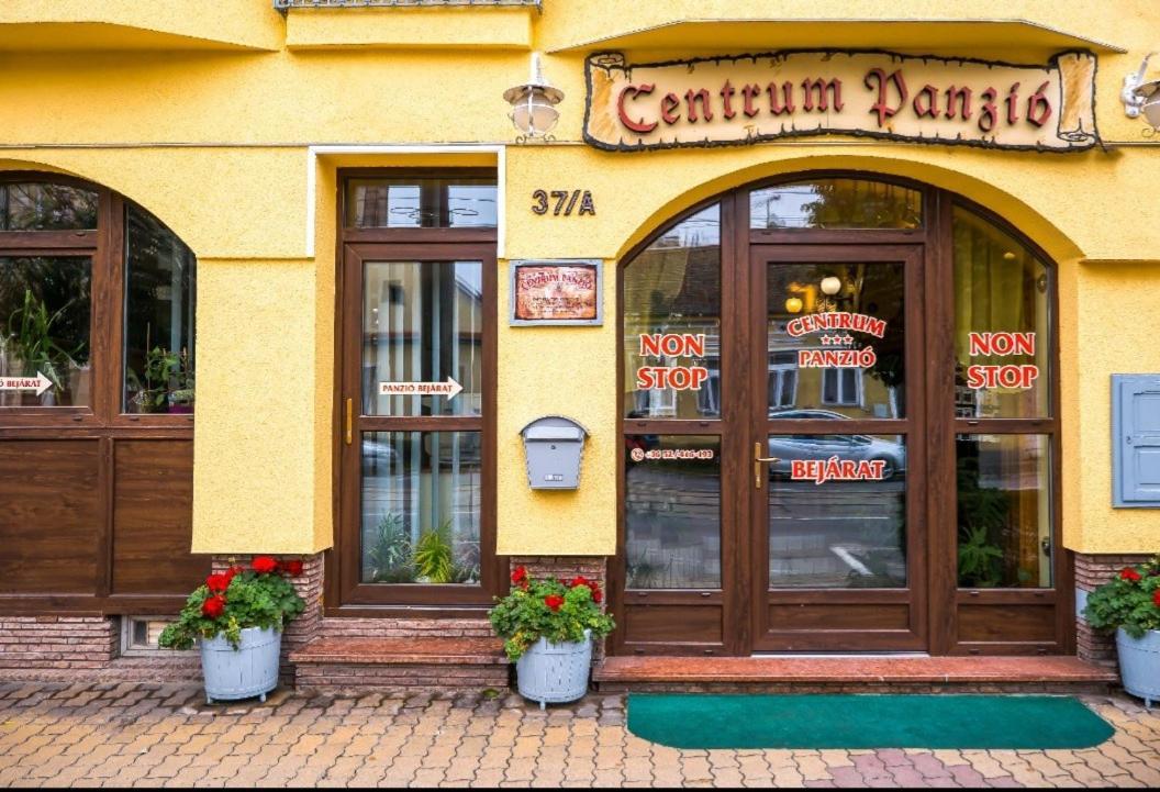 Centrum Panzio Дебрецен Экстерьер фото