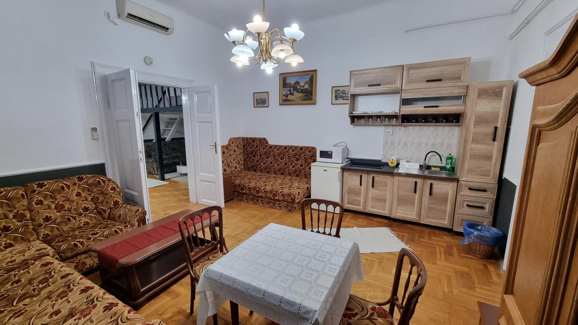 Centrum Panzio Дебрецен Экстерьер фото
